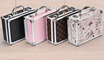 Козметична чанта -куфар за съхранение на гримове и четки