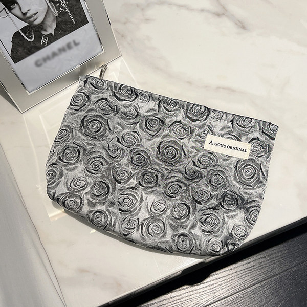 Geanta de toaleta dama model nou cu dens floral