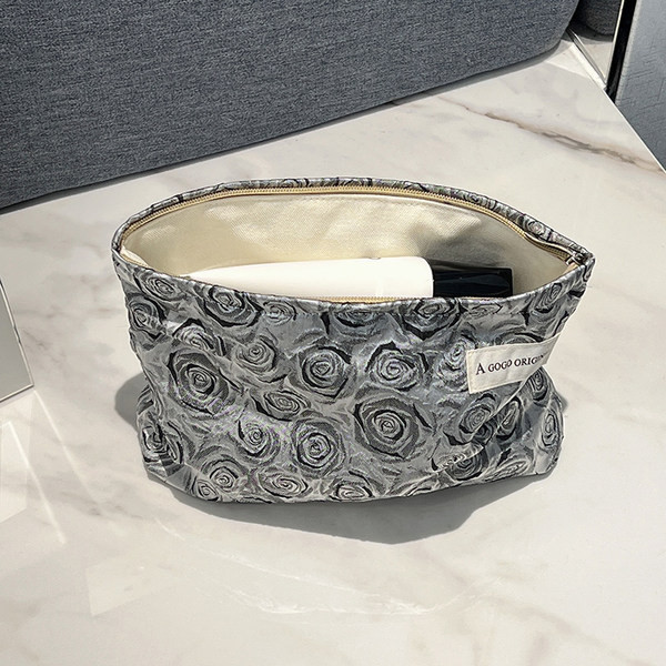 Geanta de toaleta dama model nou cu dens floral