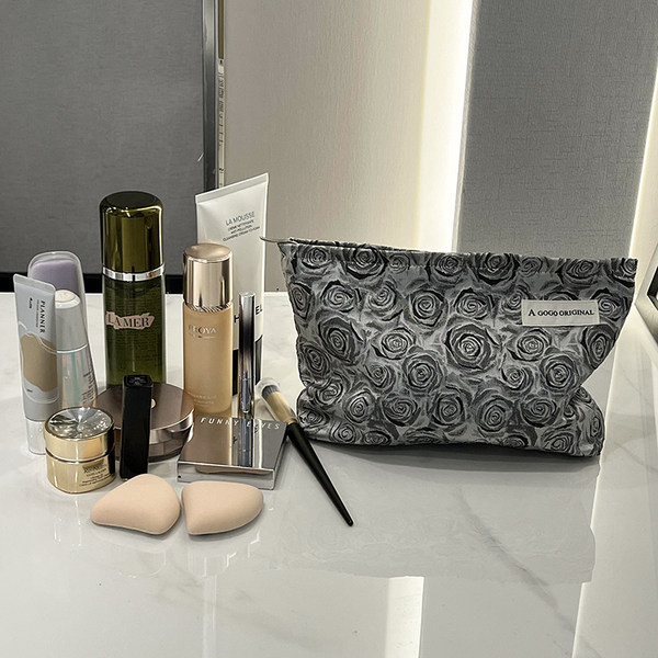 Geanta de toaleta dama model nou cu dens floral