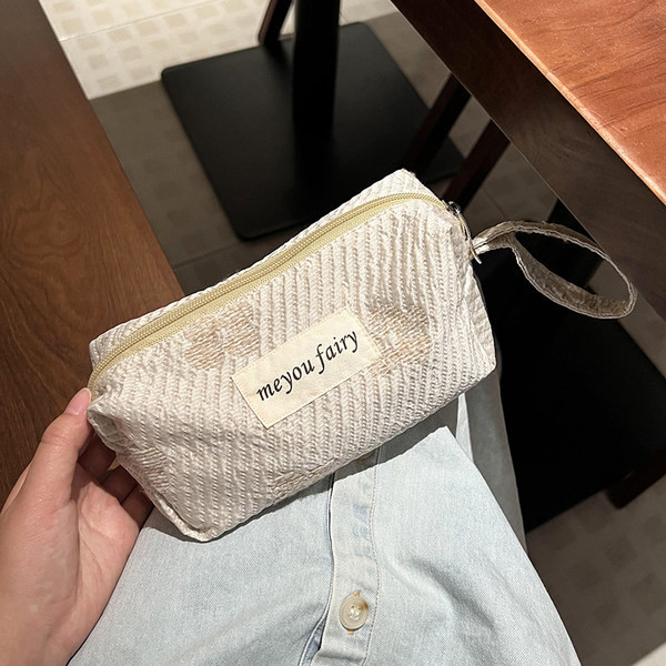 Geanta portabila pentru machiaj cosmetic - inchidere cu fermoar