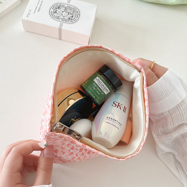 Tekstilni pribor za šminkanje u više boja