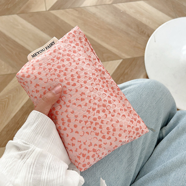 Tekstilni pribor za šminkanje u više boja