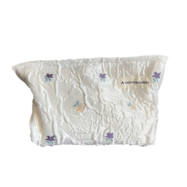 Komplet šminke s cvjetnim motivom