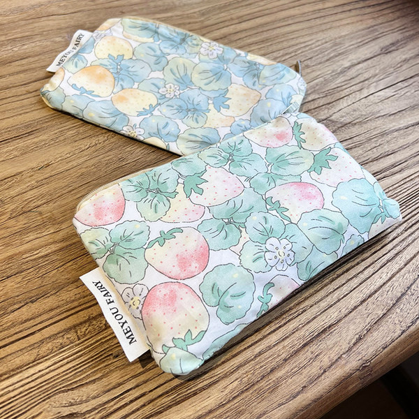 Kozmetički kovčeg s aplikacijom za pohranu šminke