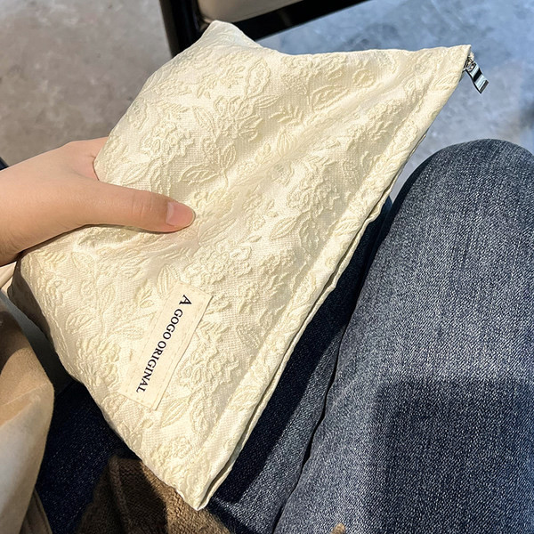 Tekstilna torbica za šminku s patentnim zatvaračem