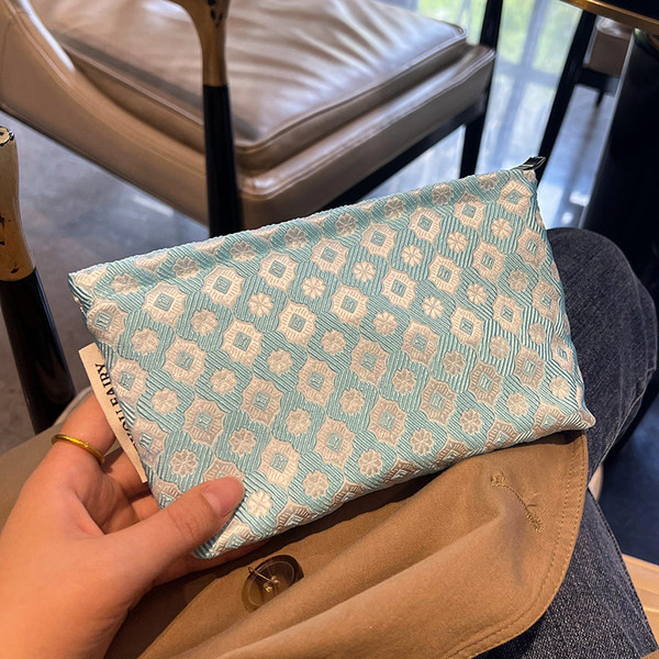 Kozmetički set - više boja