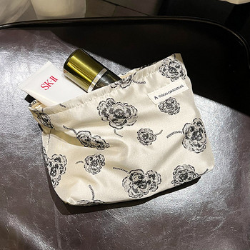 Υφασμάτινη τσάντα μακιγιάζ με λουλουδάτο μοτίβο