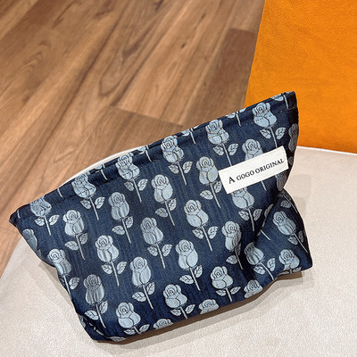Textil sminktáska cipzárral