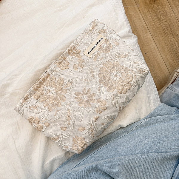 Kozmetička torbica s cvijećem