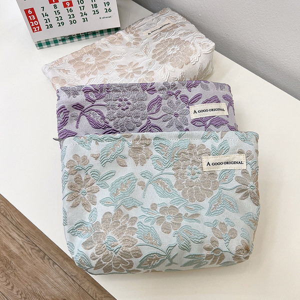 Kozmetička torbica s cvijećem