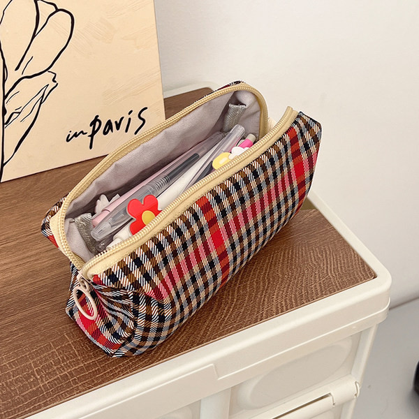 Karirani tekstilni kofer za šminku