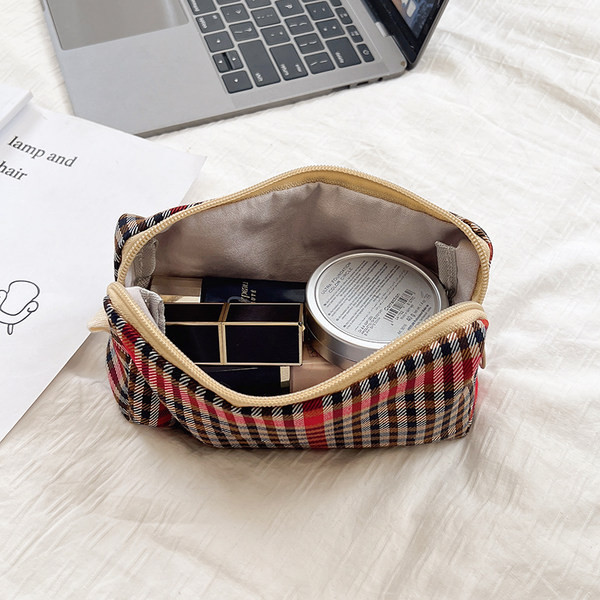 Karirani tekstilni kofer za šminku