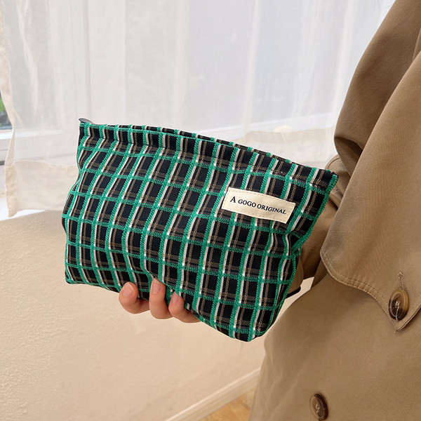 Trusa de machiaj în carouri