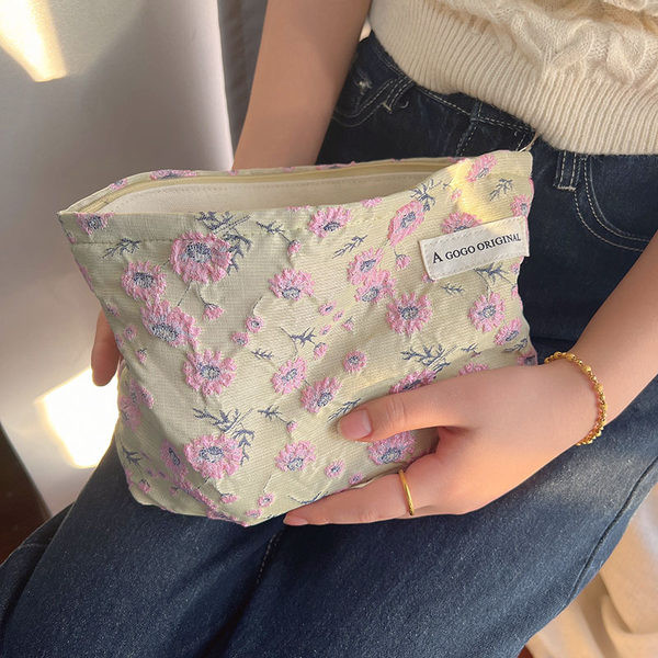 Kozmetički kovčeg s izvezenim cvijećem za pohranu šminke