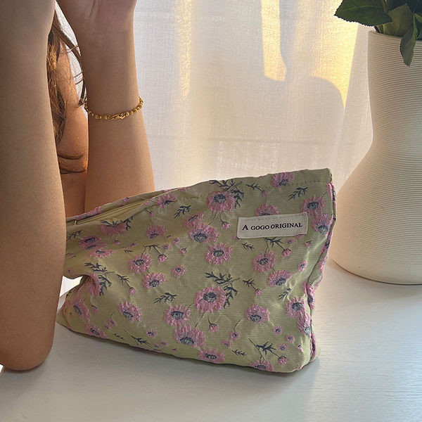 Kozmetički kovčeg s izvezenim cvijećem za pohranu šminke