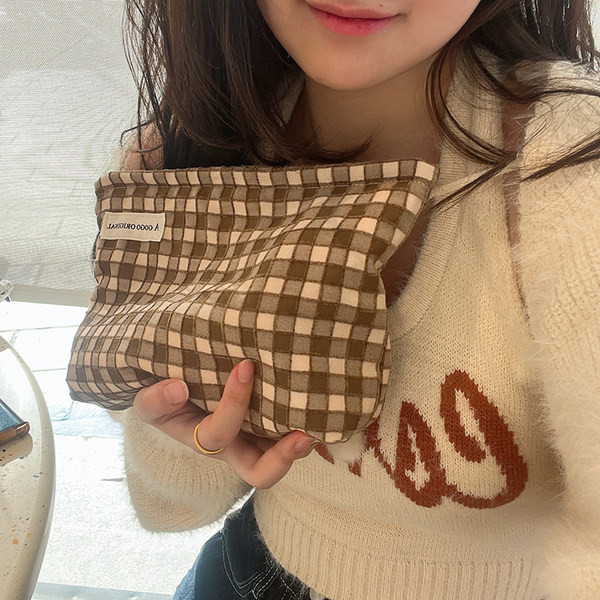 Kozmetička torbica s patentnim zatvaračem - pogodna za šminkanje