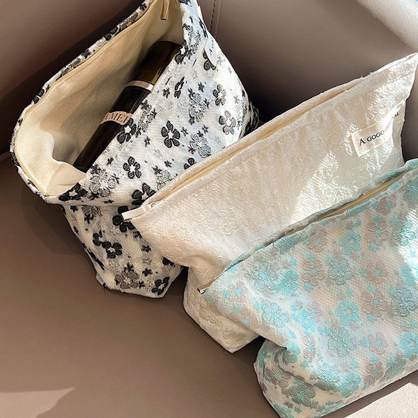 Tekstila kosmētikas soma ar rāvējslēdzēju