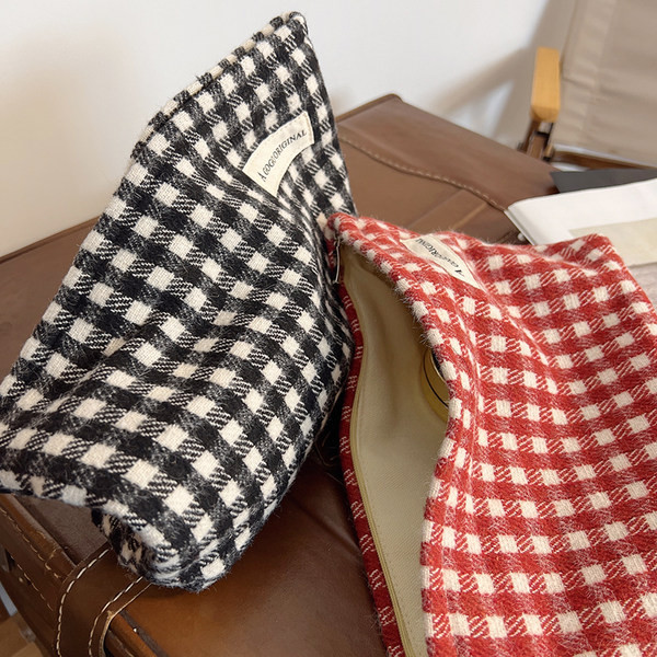 Υφασμάτινη καρό τσάντα μακιγιάζ με φερμουάρ