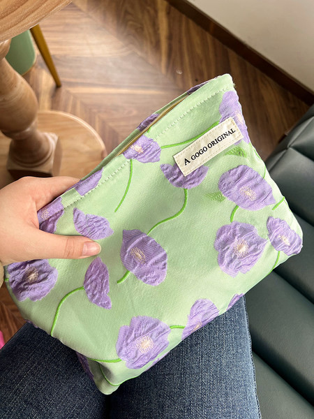 Ženska toaletna torbica za odlaganje kozmetičkih dodataka