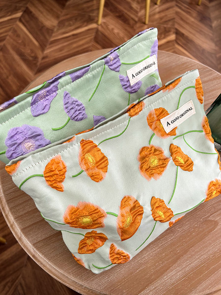 Ženska toaletna torbica za odlaganje kozmetičkih dodataka