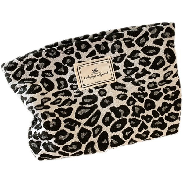 Prijenosni pribor za šminkanje u životinjskom uzorku