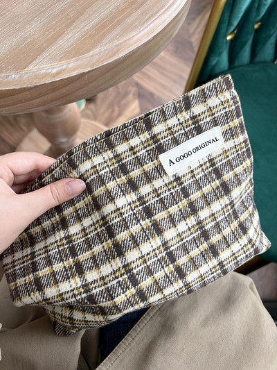 Kosmeetikakomplekt mitmes värvitoonis