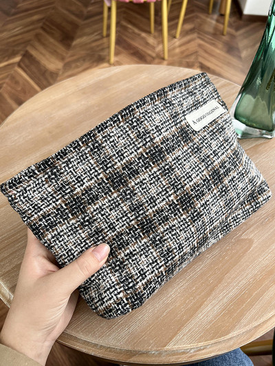 Kosmeetikakomplekt mitmes värvitoonis