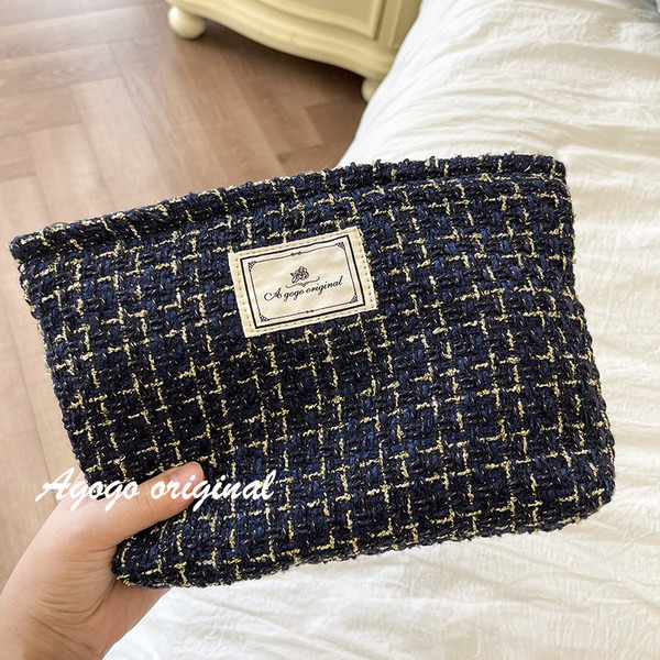 Kosmētikas komplekts vairākās krāsās