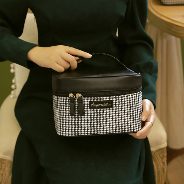 Hordozható kozmetikai sminktáska - két modell