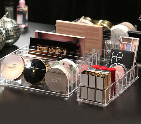 Οργανωτή με πολλές θήκες για μακιγιάζ