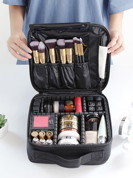 Kozmetički set za šminku i kistove