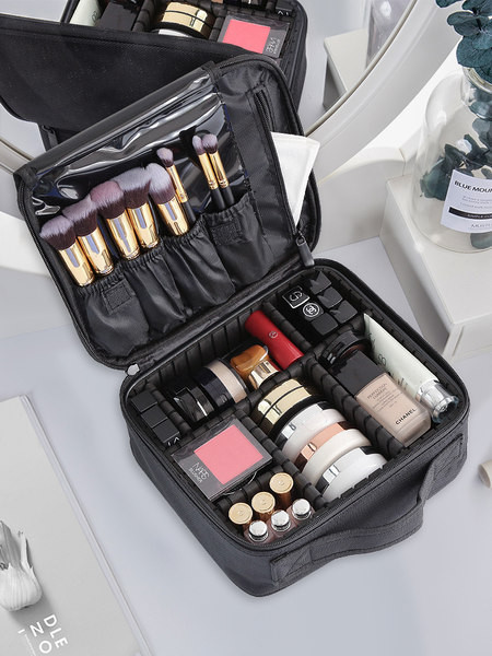 Kozmetički set za šminku i kistove