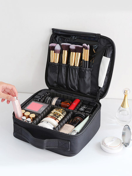 Kozmetički set za šminku i kistove