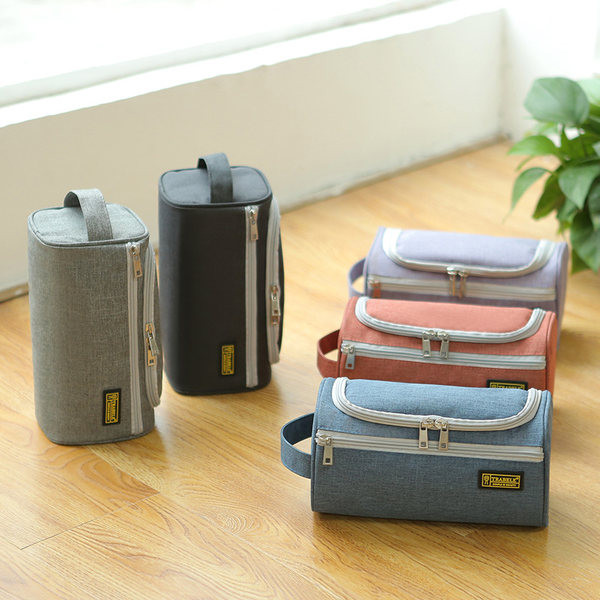 Tekstilna torbica s mnogo pretinaca za šminku