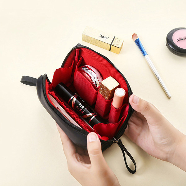 Neliels kosmētikas komplekts grimam