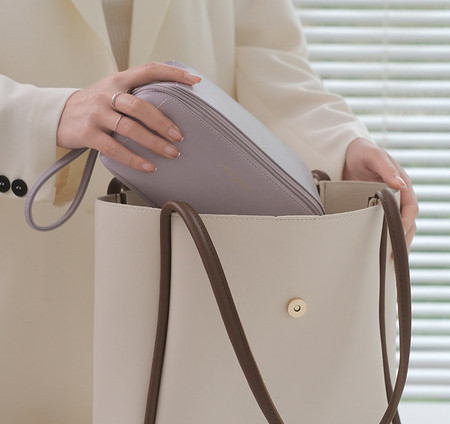 Κιτ καλλυντικών κατάλληλο για μακιγιάζ και προϊόντα περιποίησης