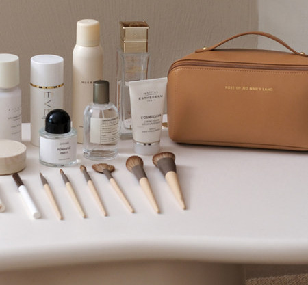 Козметичен кожен несесер подходящ за съхранение на гримове