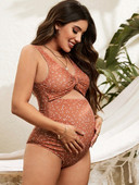 Бански костюм за бременни с изрязани части и V-образно деколте 