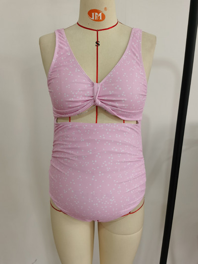 Бански костюм за бременни с изрязани части и V-образно деколте 