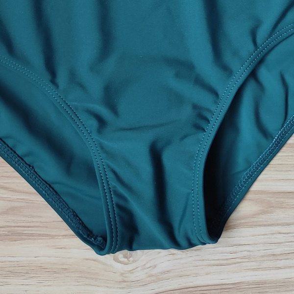 Moderan jednodijelni kupaći kostim za trudnice s cvjetnim motivima