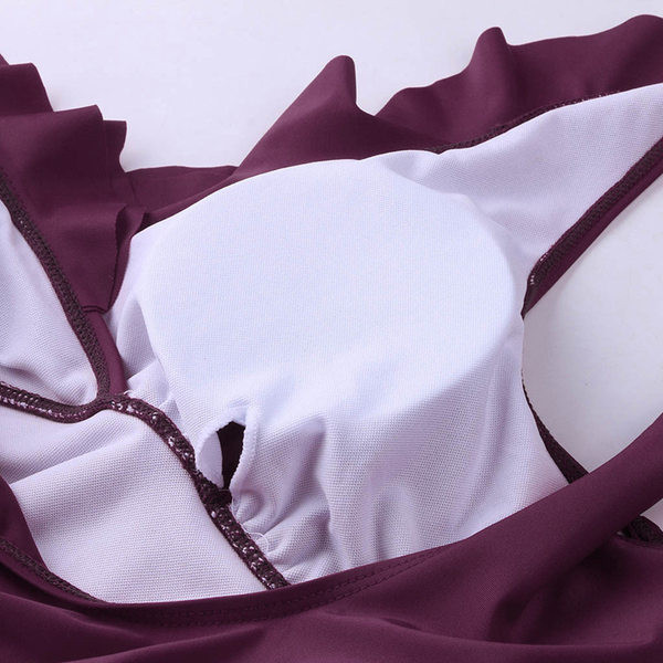 Jednodijelni kupaći kostim s volanima i dubokim dekolteom za trudnice