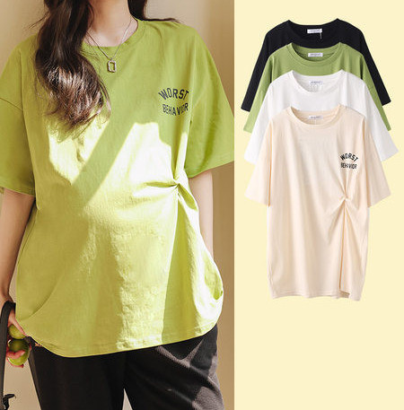 Свободна тениска с къс ръкав набрана отстрани с надпис подходяща за бременни