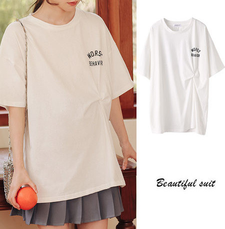 Свободна тениска с къс ръкав набрана отстрани с надпис подходяща за бременни