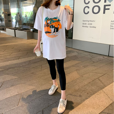 Широка памучна тениска с цветна щампа