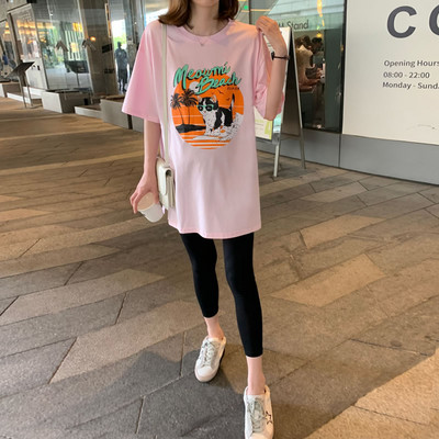 Широка памучна тениска с цветна щампа