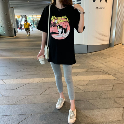 Широка памучна тениска с цветна щампа