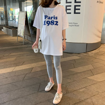 Широка памучна тениска с цветна щампа