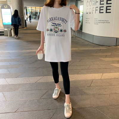 Широка памучна тениска с цветна щампа