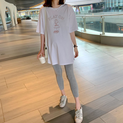 Широка памучна тениска с цветна щампа